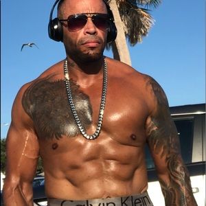 Meet your Posher, Charles